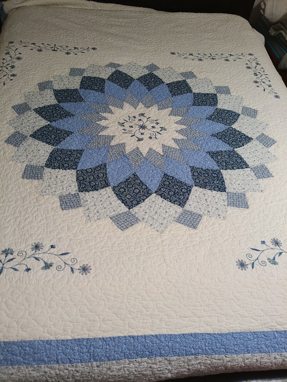Blue Floral Starburst Quilt - White and Blue Bedding